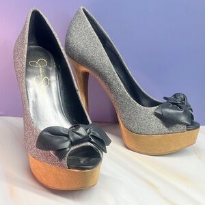 Jessica Simpson | Peep Toe Black and Gray Pump with Bow, Size 8